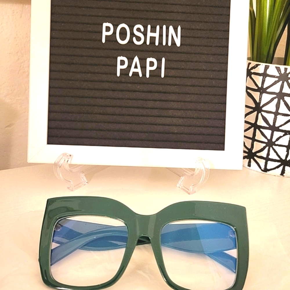 Stylish Green Sunglasses - Picture 2 of 7
